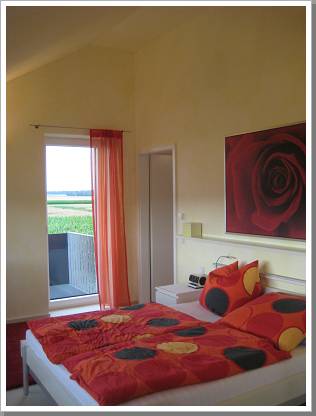 0075_h007  schlafzimmer sand m rosenbild.jpg